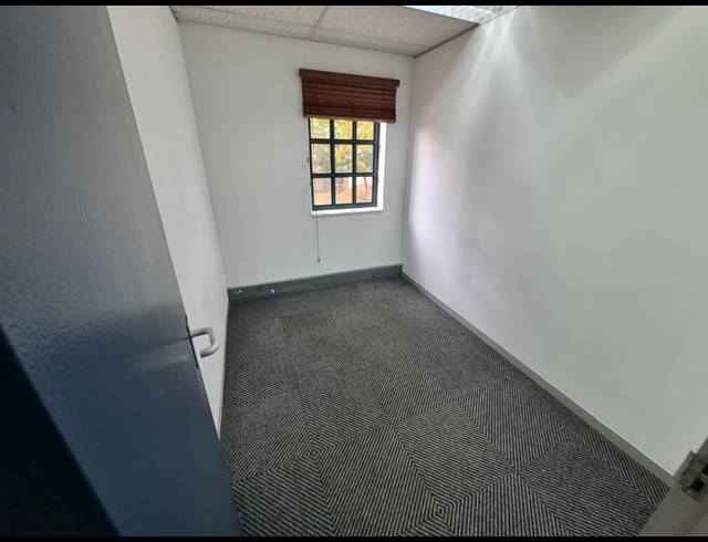 605M² OFFICE TO LET IN SUNNINGHILL